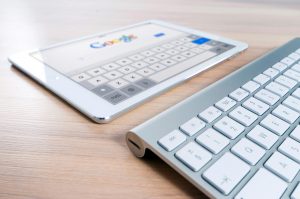 Illustration showing a zero-click search result and no website click-throughs.
